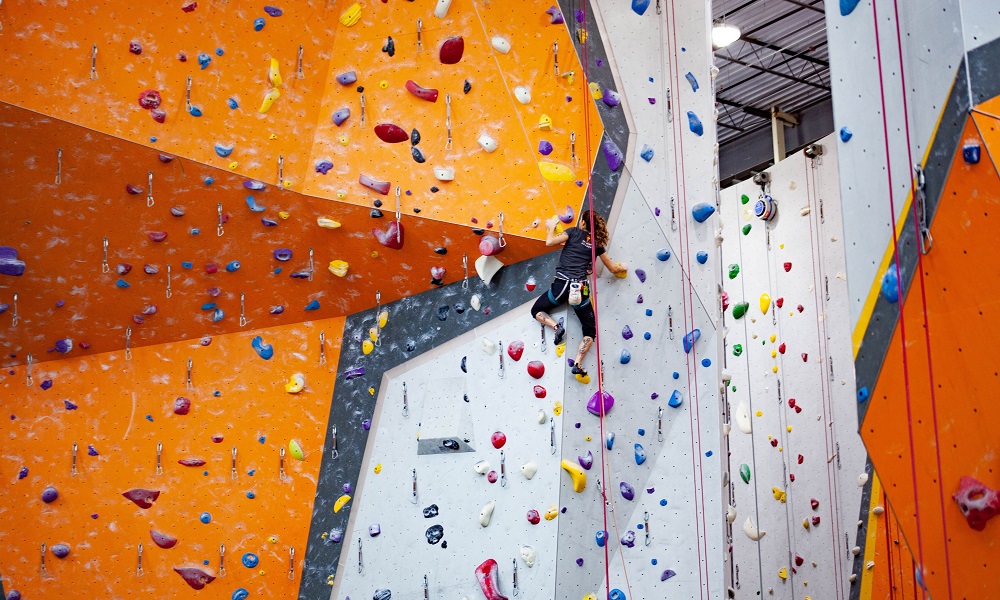 Один из крупнейших за Уралом скалодромов откроют в Омске уже 29 декабря