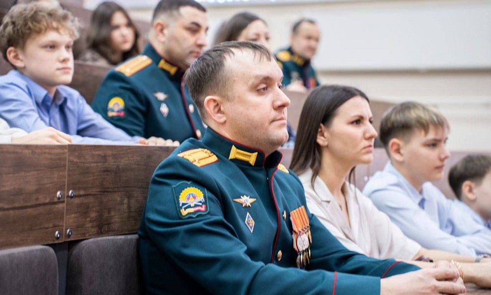 Финалистов региональной программы «ПРОдвижение ГЕРОЕВ» поздравляют с Днём защитника Отечества