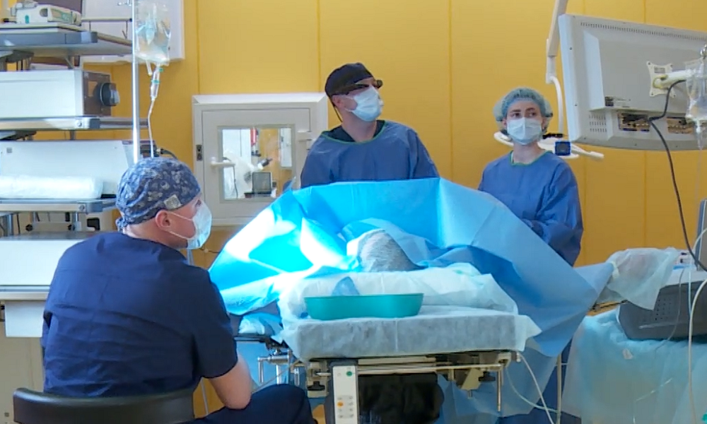 Уральские врачи провели операцию в VR-очках для коллег в Сочи