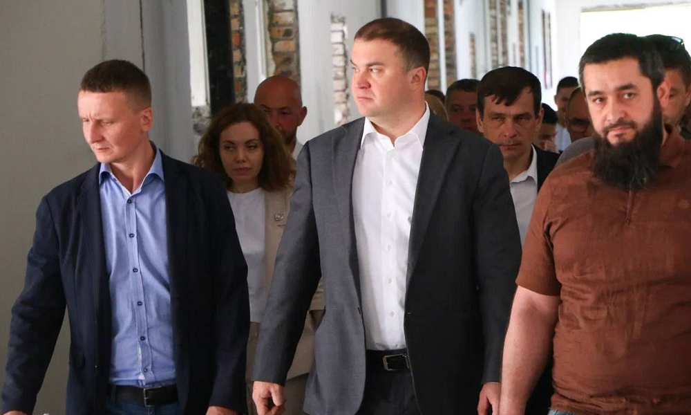 Виталий Хоценко посетил стройплощадку школы в микрорайоне Серебряный Берег