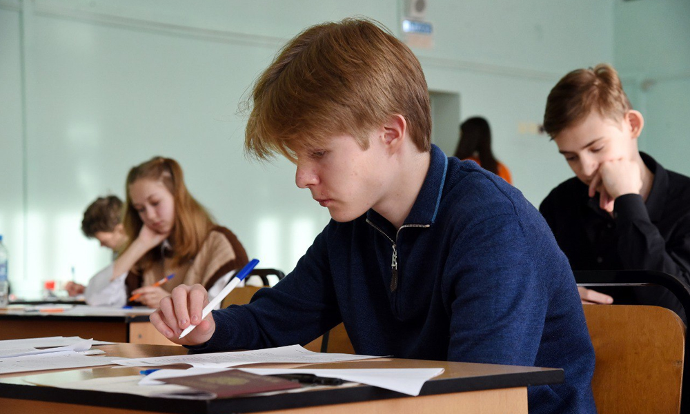 236 омских выпускников написали итоговое сочинение в февральский срок