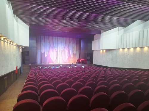 В зале омского ДК "Сибиряк" сделали ремонт 