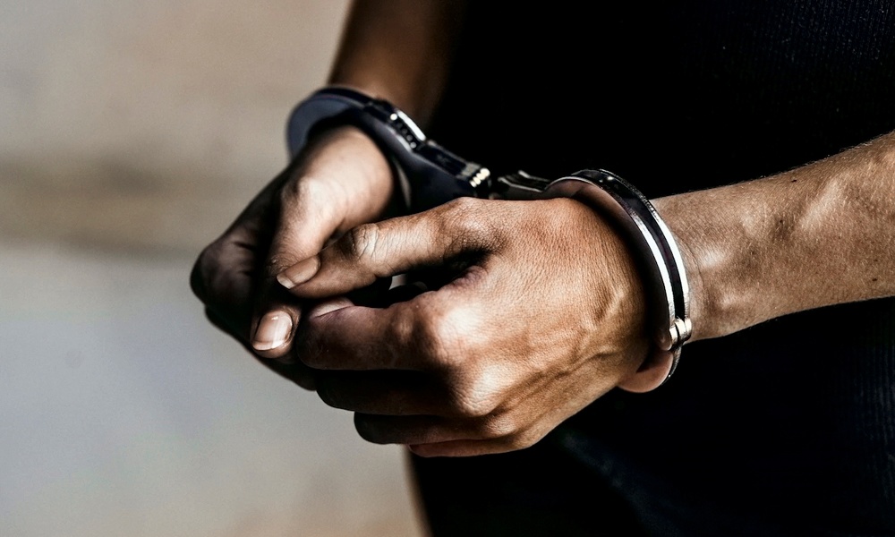 В Омске задержали бомжа, который залез в частный дом, чтобы поесть и переодеться