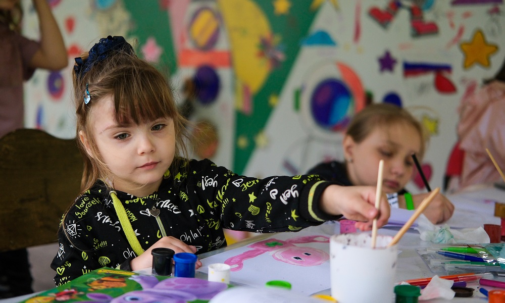 Ко Дню государственного флага России компания «Газпромнефть-СМ» создала цифровую арт-галерею