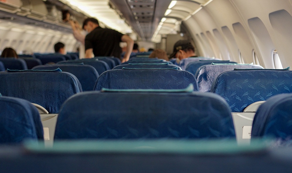 Не выдержала долгий перелёт: омичке придётся ответить за курение на борту лайнера 