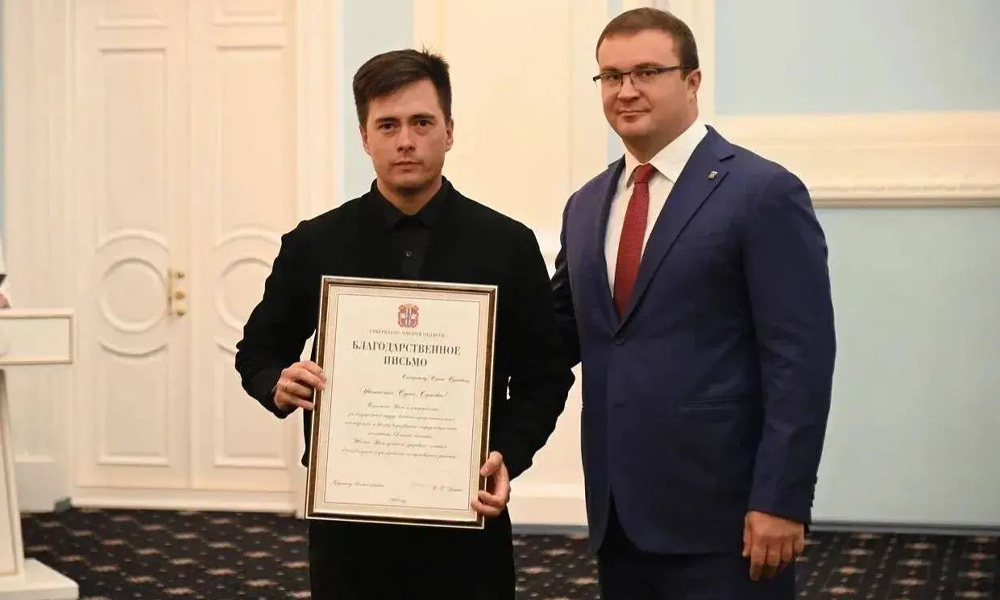 Виталий Хоценко наградил омских журналистов в День прессы