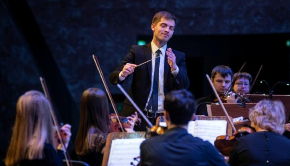 Саксофонист-виртуоз Алексей Захаров примет участие в «водяном» концерте Омского камерного оркестра