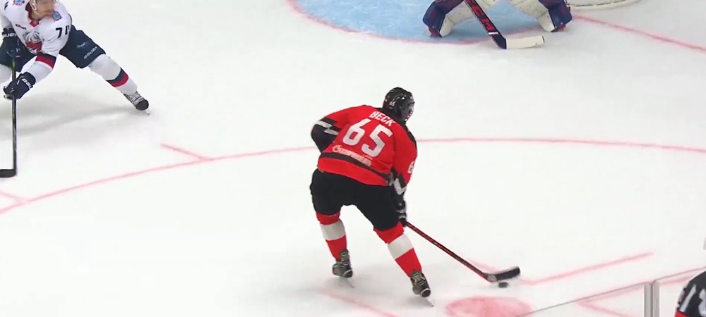 Экс-нападающего омского "Авангарда" Тэйлора Бека обменяли на двух игроков