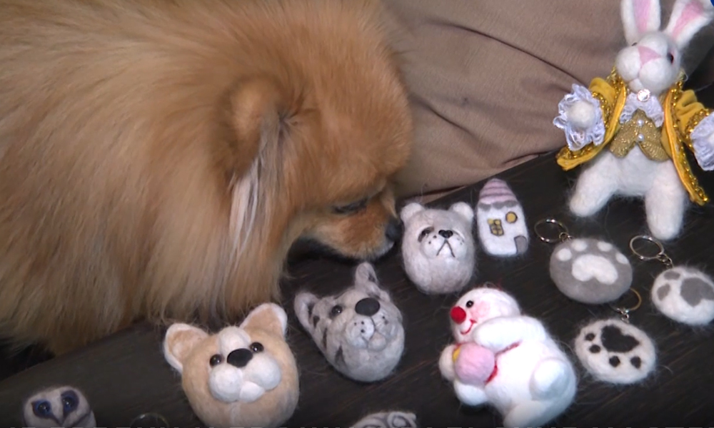 Мастерицы из Екатеринбурга рассказали, как валяют игрушки из собачьей шерсти