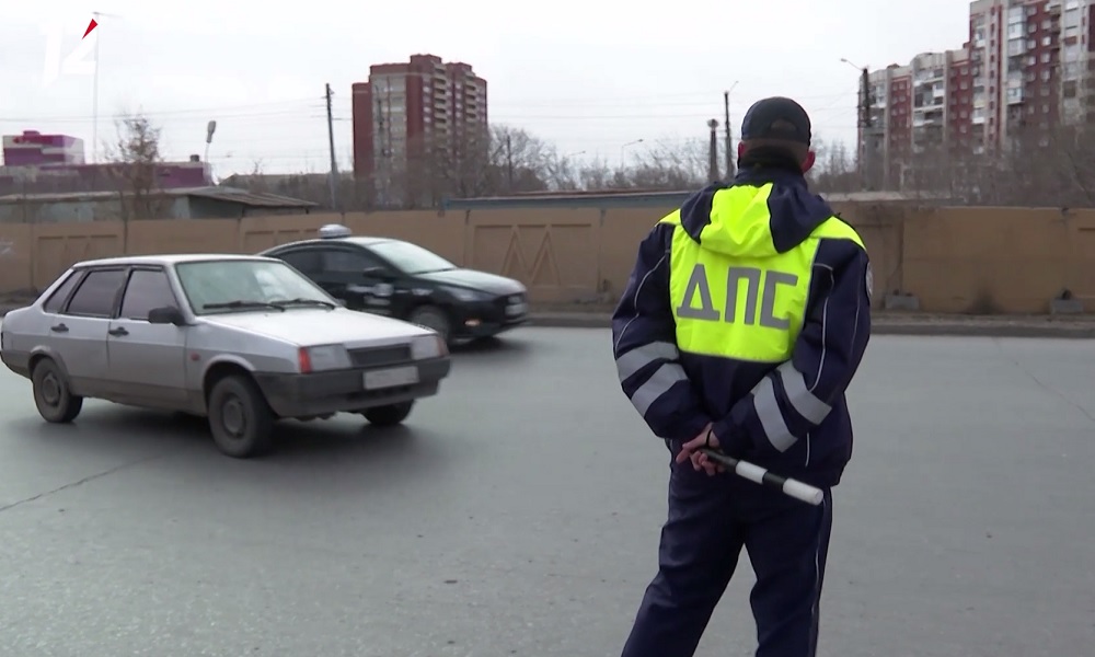 В России предложили не штрафовать водителей за забытые права и СТС
