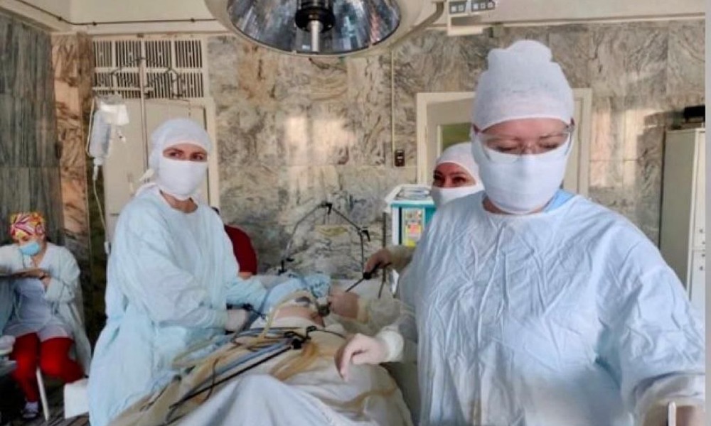 Омским хирургам удалось спасти роженицу с приступом аппендицита