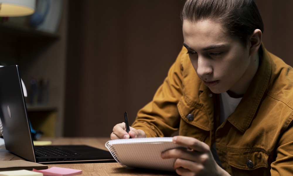 В Омске стартовал детский конкурс социальной рекламы «Омская линия»