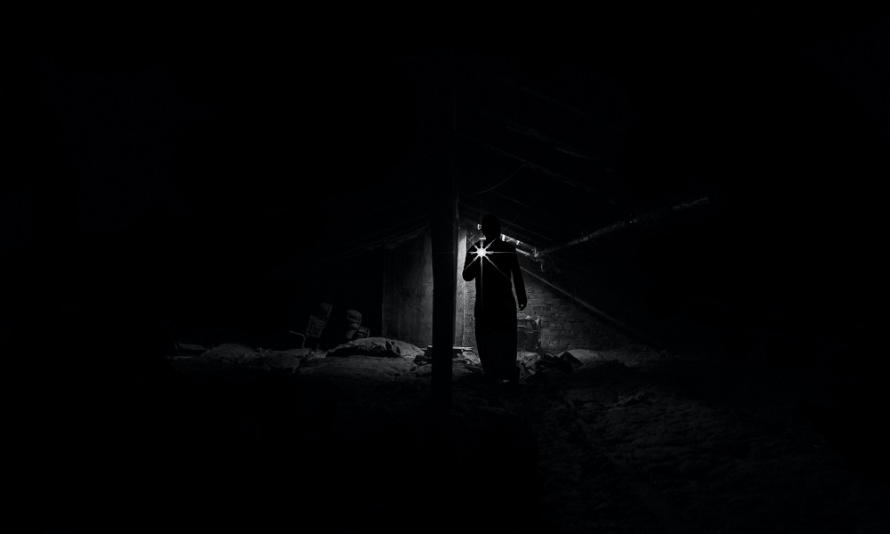 В Омской области пьяный фермер убил своего работника ударом ножа в шею