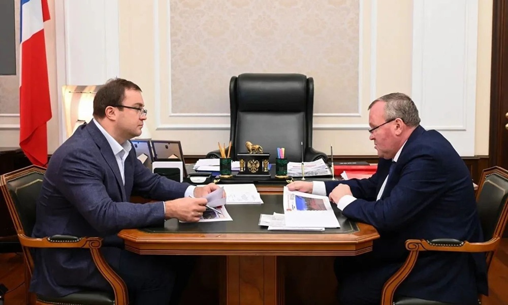 Виталий Хоценко принял с докладами руководителей Таврического и Павлоградского районов 