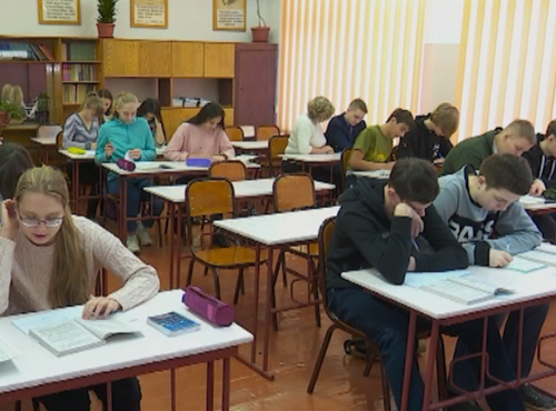 В омских школах начали преподавать второй иностранный язык