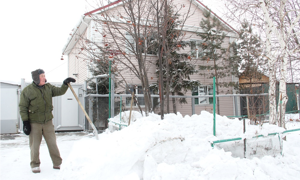 Омичам, которые не вывозят снег с придомовой территории частных домов, грозит штраф 