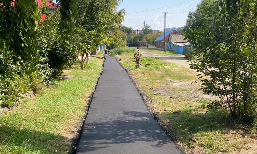 В Ленинском округе Омска завершается ремонт тротуаров и проездов