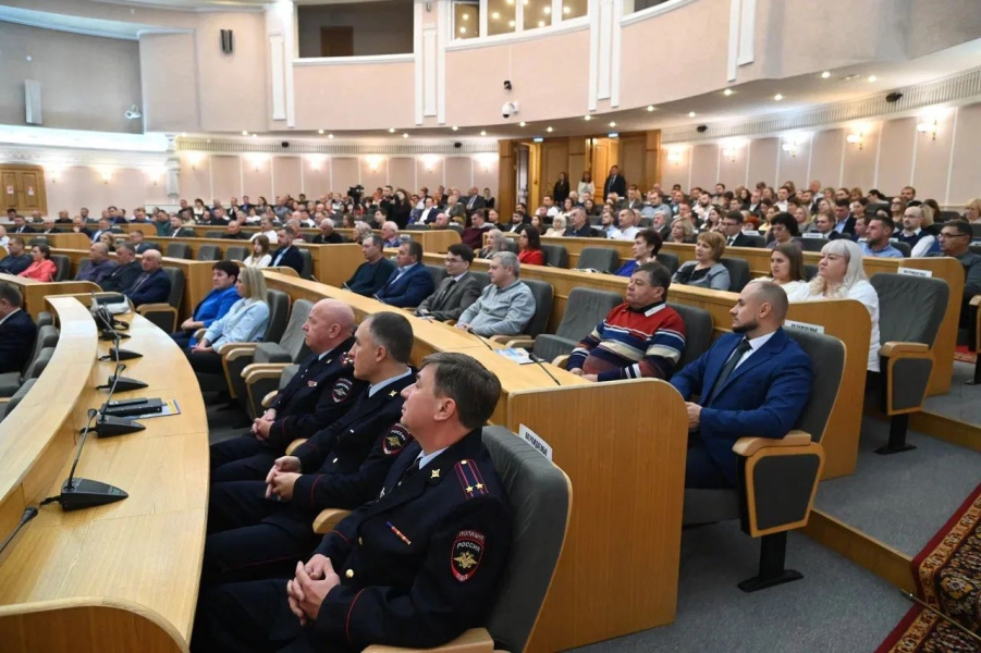 В Омской области вручили награды работникам дорожного хозяйства