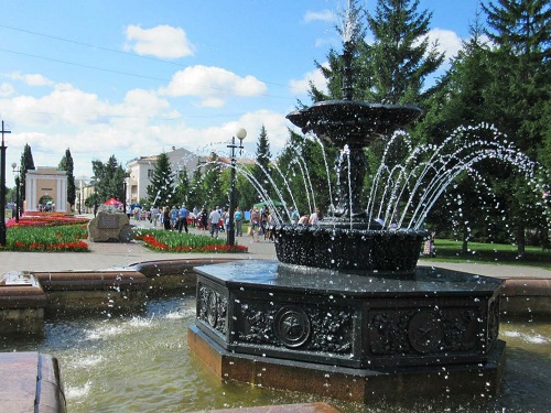 Омичам не рекомендуют купаться в фонтанах