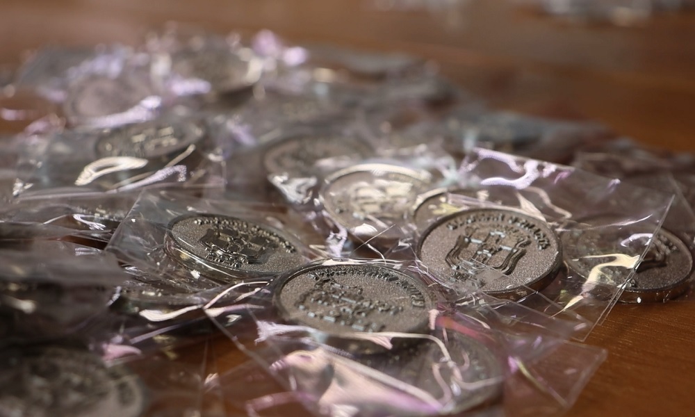 В Омской области участники акции «Решают люди» могут получить памятные монеты