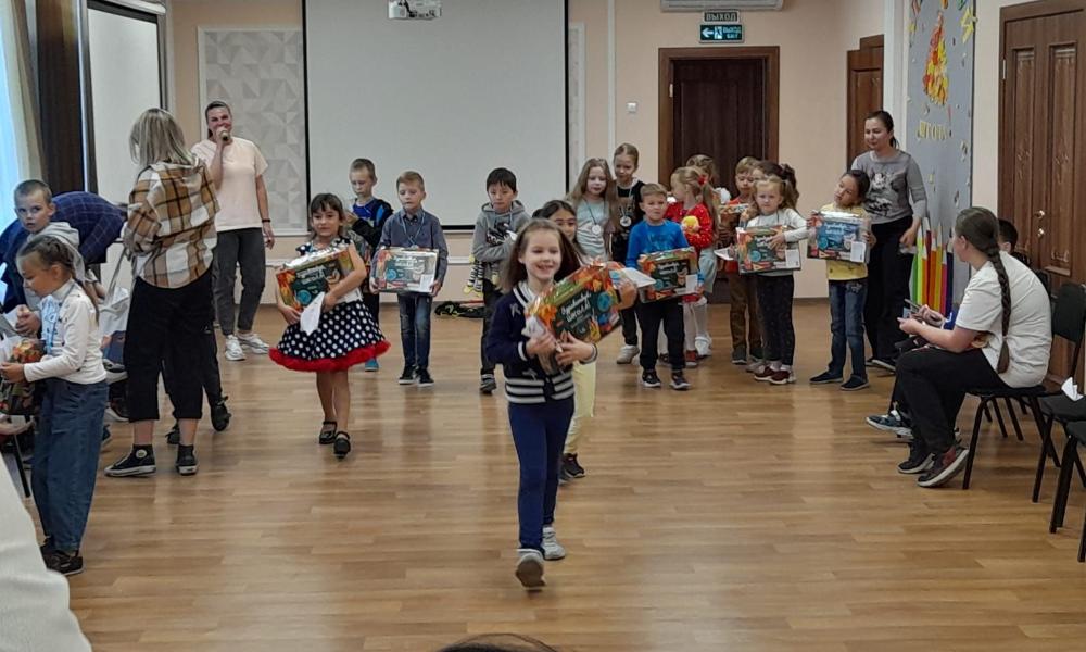  В омском социальном центре «Пенаты» провели праздник для будущих школьников 