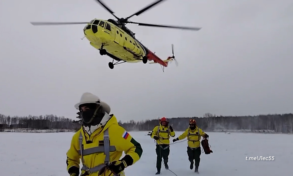 Омские спасатели провели тренировку по десантированию с вертолёта 