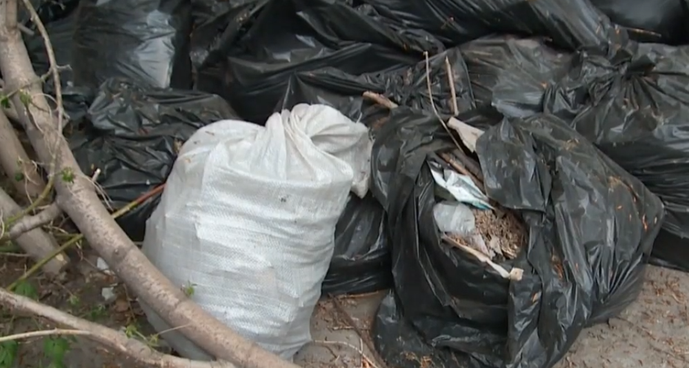 На уборку мусора, оставшегося после субботников, омская мэрия выделит 6 млн рублей