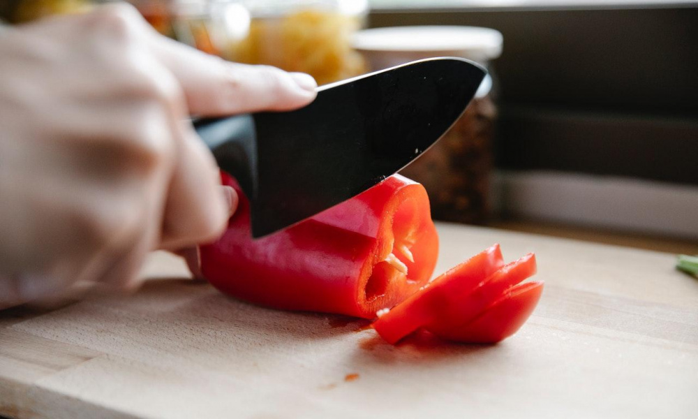 В Омской области молодой мужчина из неприязни убил мать и лёг спать