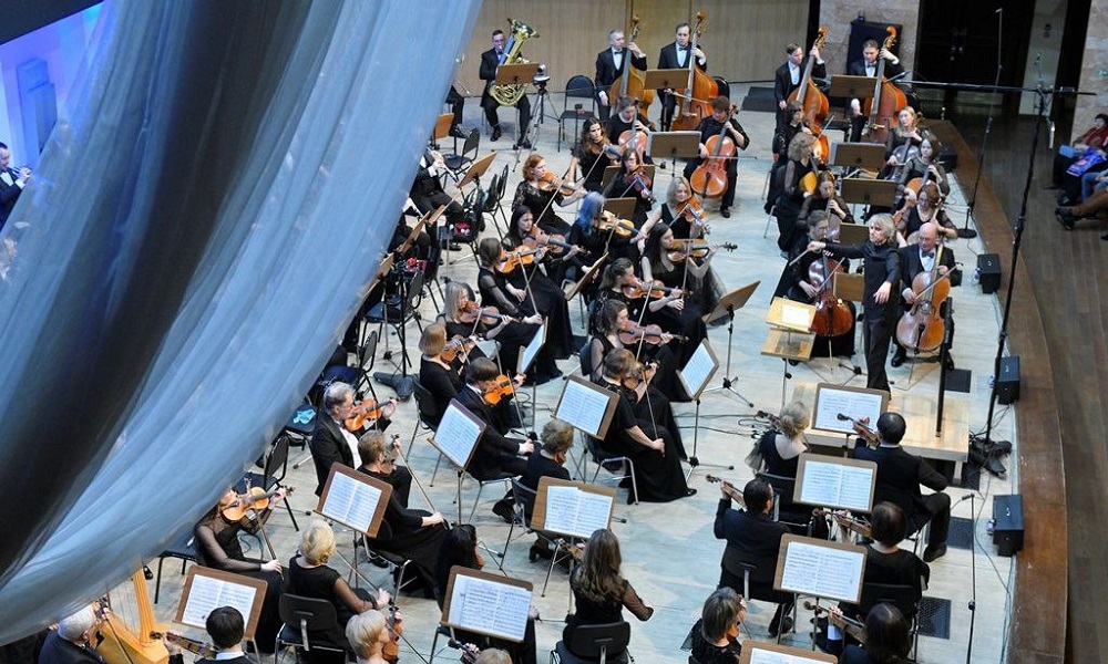 Яркое музыкальное событие станет финальным аккордом лета: Ольга Кормухина и Алексей Белов выступят с концертом в сопровождении Омского симфонического оркестра (12+)