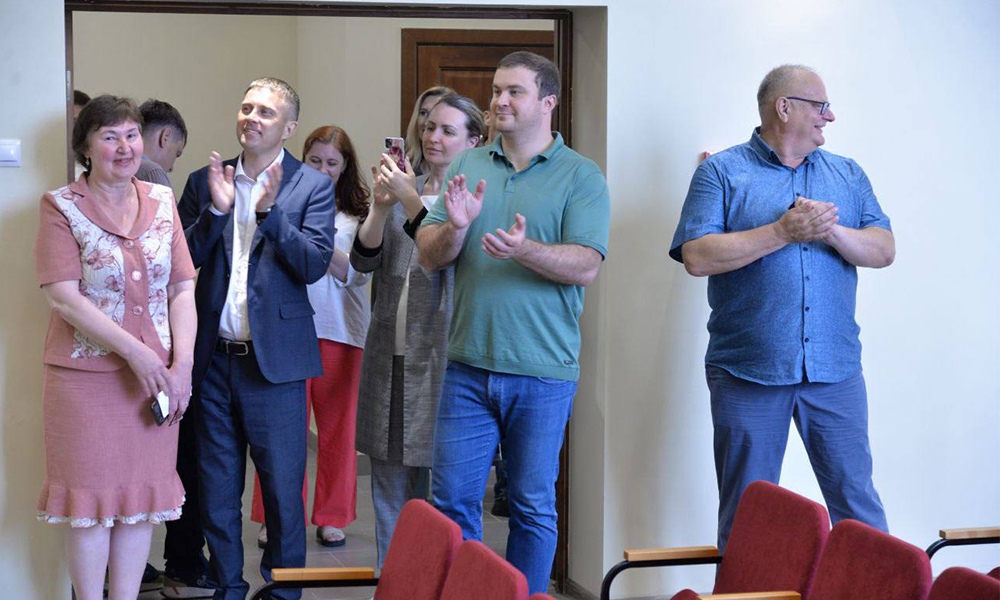 Виталий Хоценко посетил в Колосовке детскую школу искусств