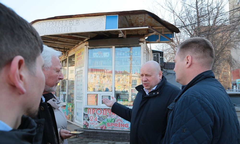 В Омске демонтируют незаконные торговые точки
