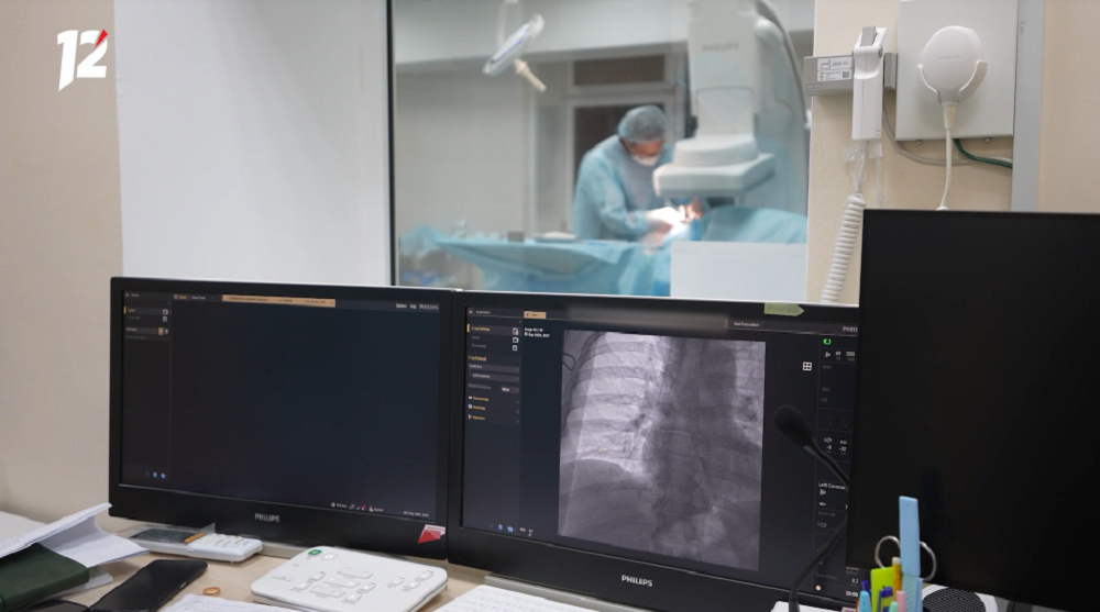 Президент России Владимир Путин наградил омских врачей и железнодорожника