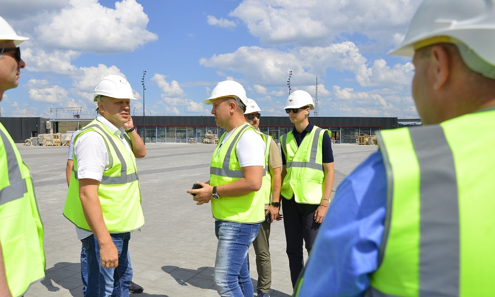 Мэр Омска похвалил строителей «G-Drive Арены» и раскритиковал заброшенную стройплощадку на Ватутина