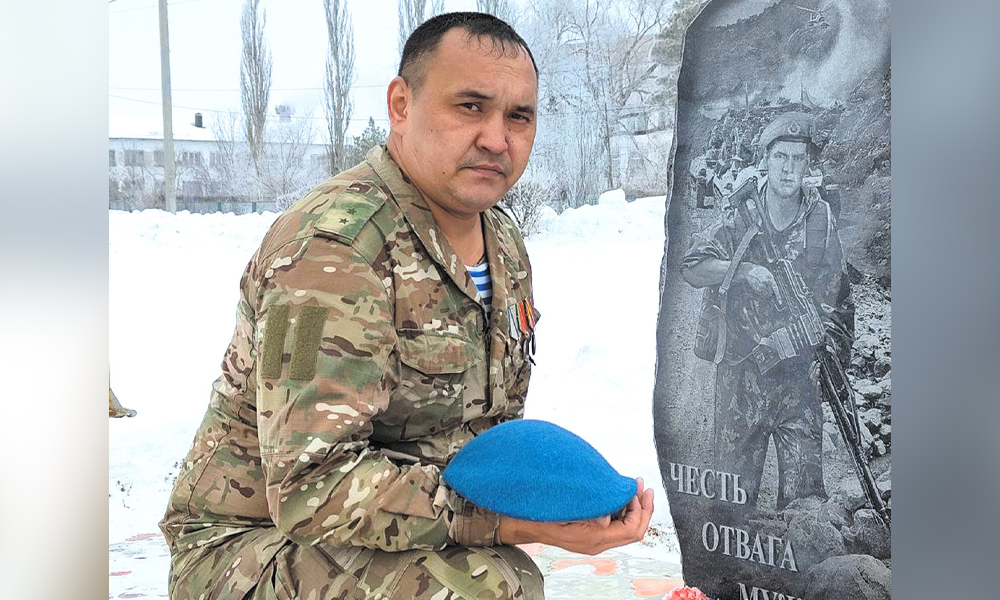 В Омской области бойцы СВО посетили мемориалы и возложили к ним цветы в День защитника Отечества