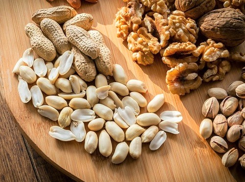 Роспотребнадзор рассказал о пользе орехов и с чем их правильно есть