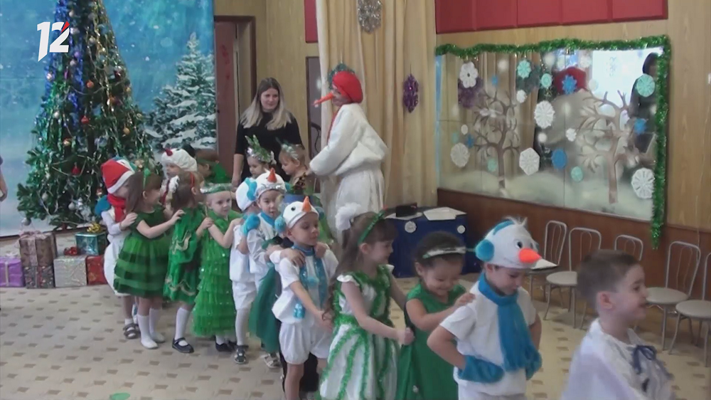 Снежинка или Человек-Паук: какие наряды омичи выбирают для своих детей на новогодние утренники