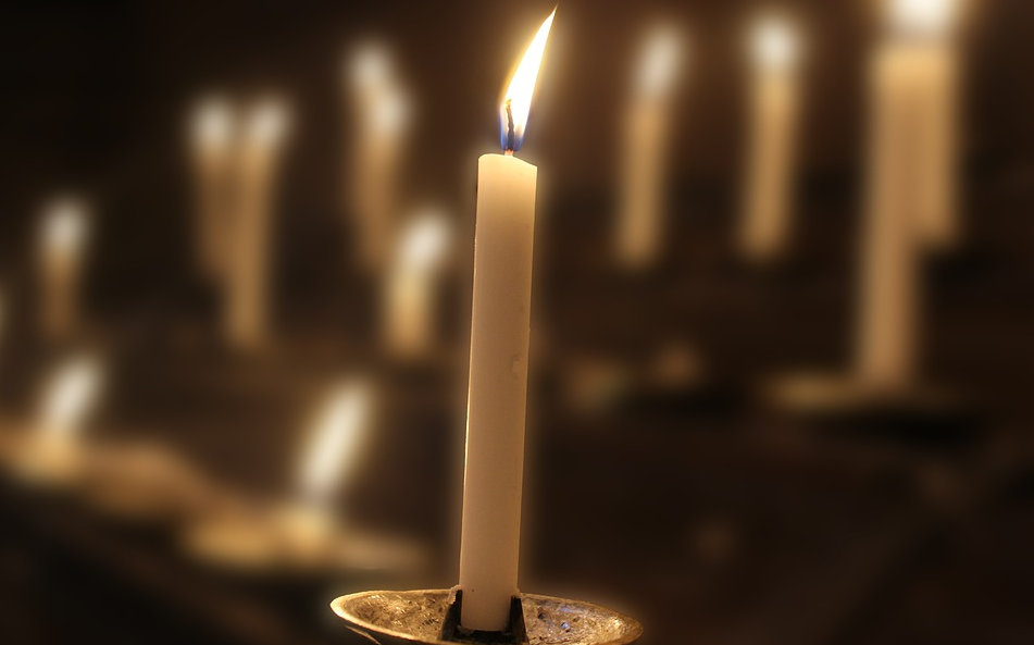 Губернатор Омской области и мэр города выразили соболезнования родственникам учеников и сотрудников школы № 88 в Ижевске