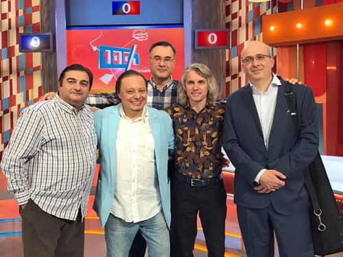 Дирижёр омского симфонического оркестра в "Сто к одному" посыпался на музыкальных вопросах