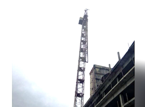 В Омске на улицу Фрунзе мог упасть башенный кран