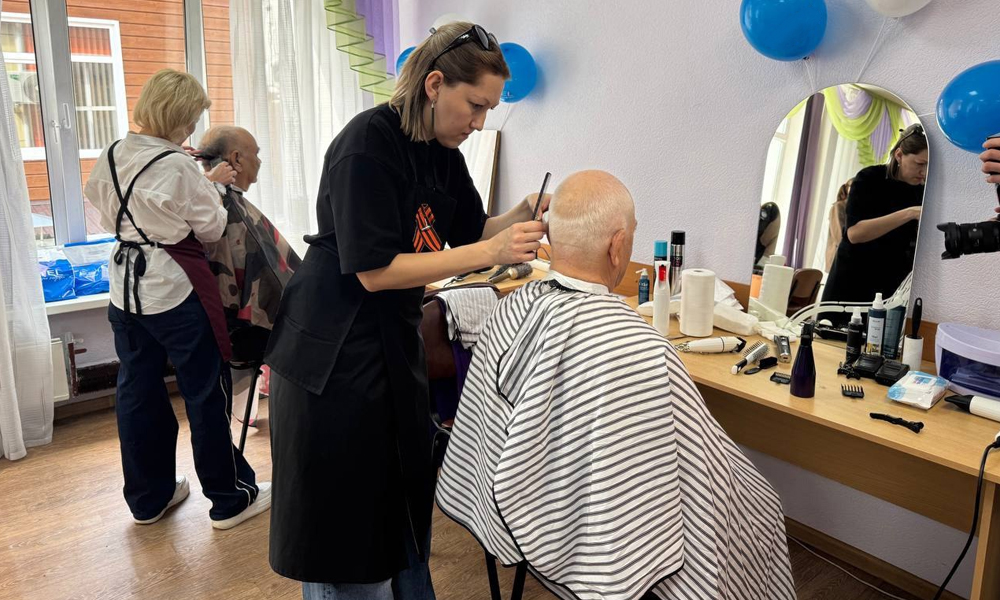 Пять социальных центров Омской области приняли участие в Дне благотворительной стрижки