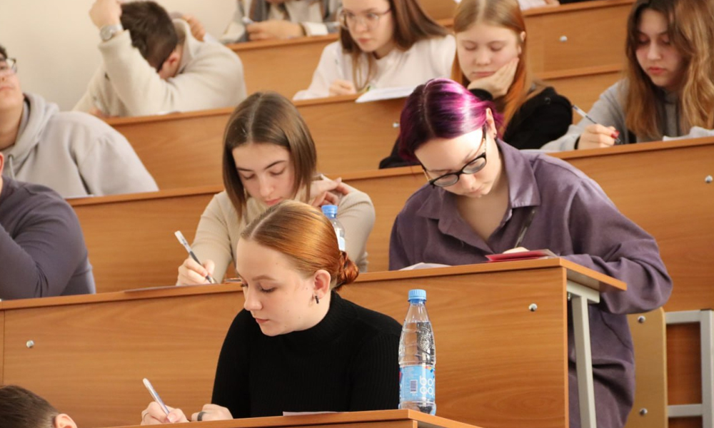 ОмГУ приглашает школьников на пробные испытания в формате ЕГЭ