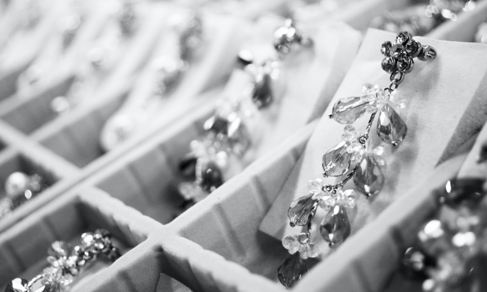 За 2022 год омичи потратили на ювелирные украшения 2,7 млрд рублей