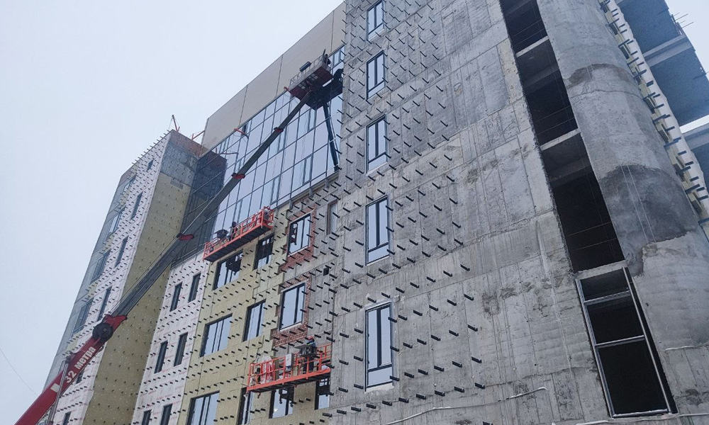 В Омске завершили монтаж кислородной станции нового медцентра