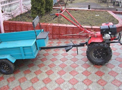 Житель Омской области пытался довезти знакомого на мотоблоке и погубил его