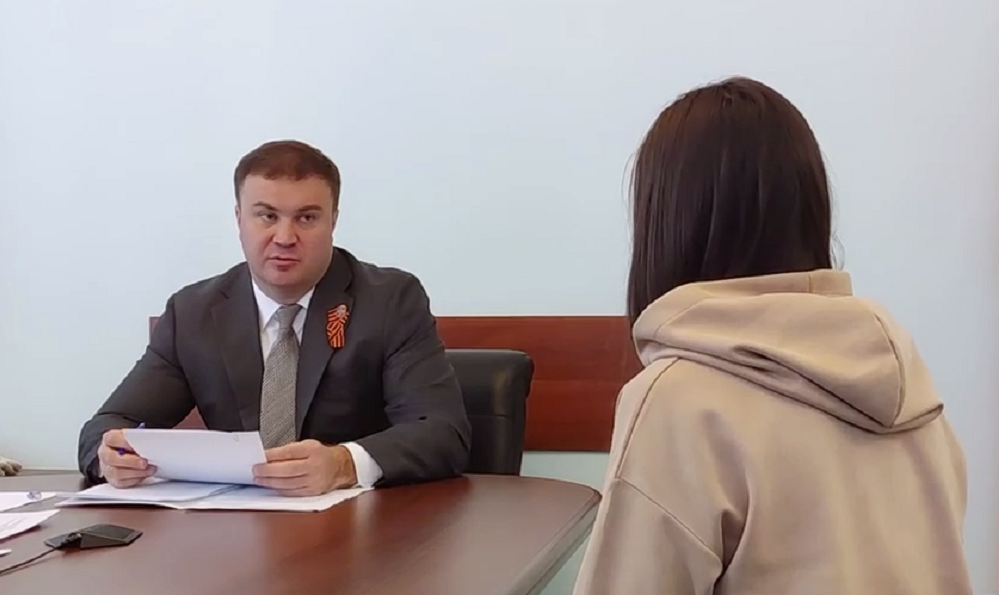 Губернатор Виталий Хоценко встретился с гражданами в региональной приемной президента Российской Федерации