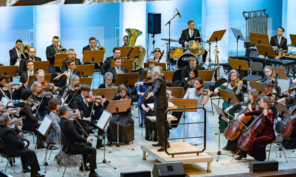 Президентский грант для Омской филармонии демонстрирует доверие к работе губернатора — считает эксперт