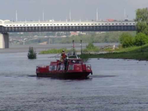 Омичка пыталась на спор переплыть Иртыш и едва не утонула