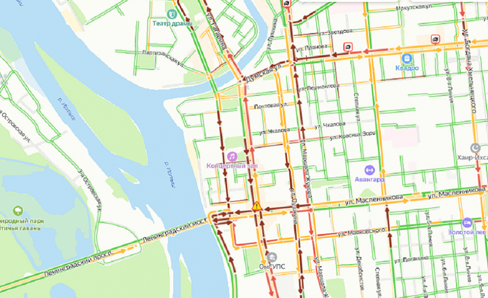 Омск сковали пробки