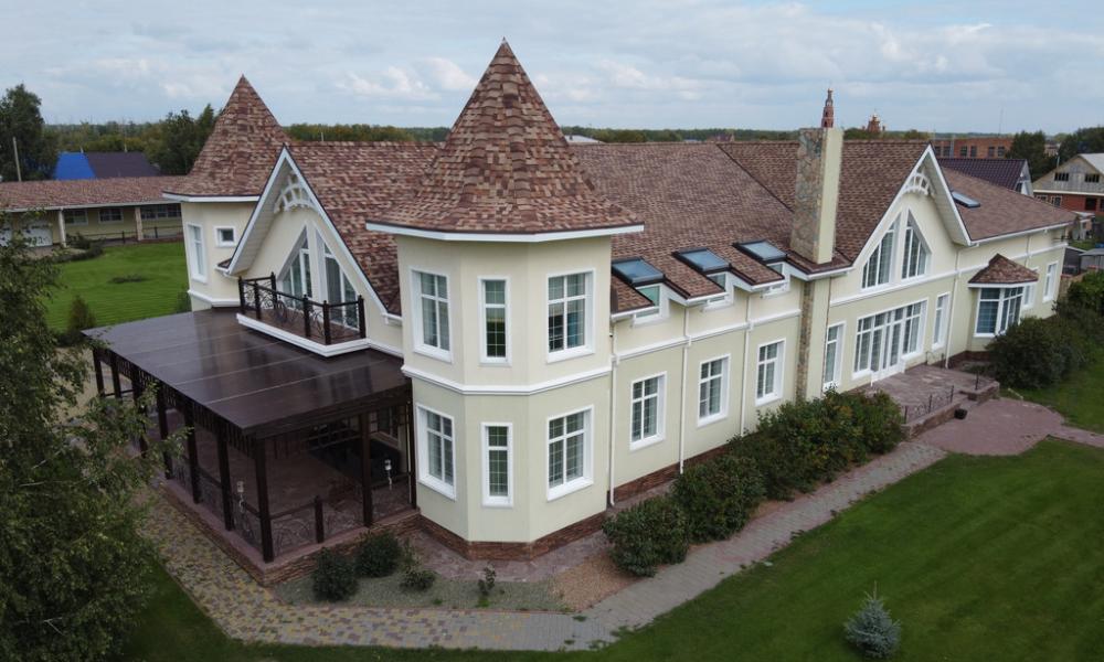 В Омской области уже два года не могут продать усадьбу за 155 млн с теннисным кортом и зимним садом 