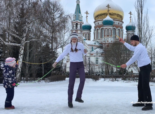 Челябинцы показали трюки со скакалкой на фоне омских достопримечательностей
